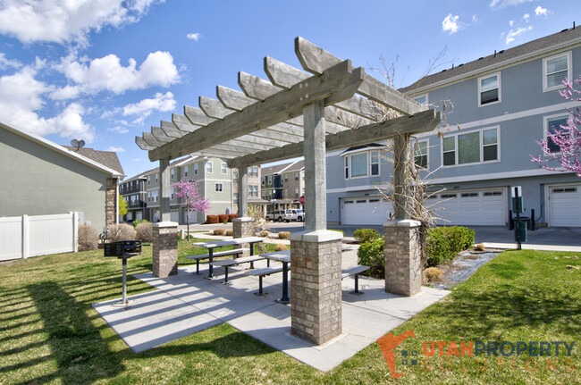 Building Photo - 1790 W Dalmeny Way