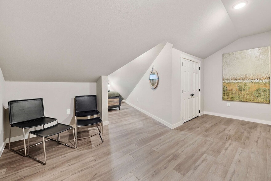 Building Photo - 3225 N Kings Cross