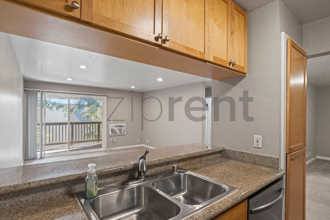 Building Photo - 1085 Murrieta Blvd