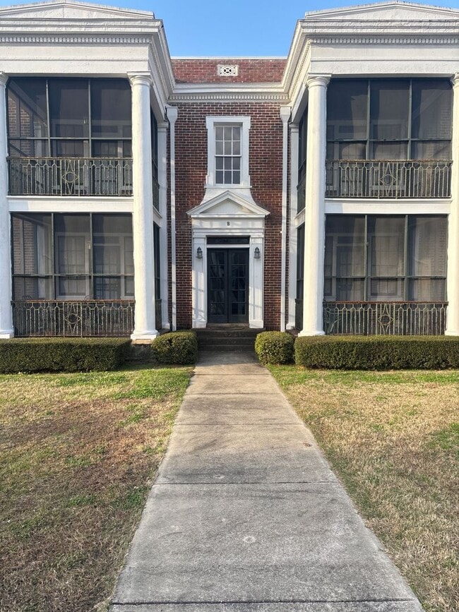 Building Photo - Here's your chance to have it all!