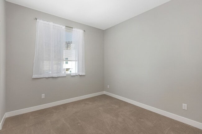 Building Photo - Stunning & Spacious - 3BD/2.5BA Townhome - Resort Style Living! Smart Home! Roof Deck w/ Expansiv...