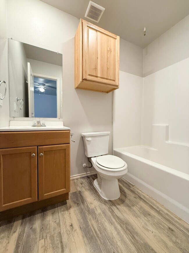 Building Photo - 1716 E 14th St