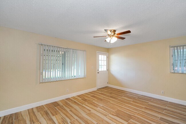 Building Photo - 2716 SW 46th St