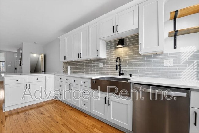 Building Photo - 611 Grundy St