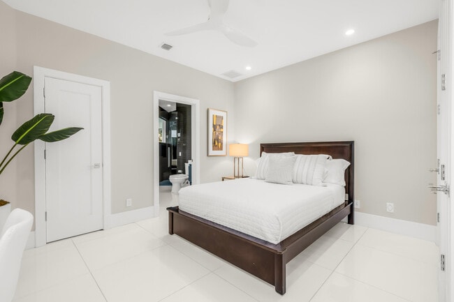 Building Photo - 3521 Glenwood Ct