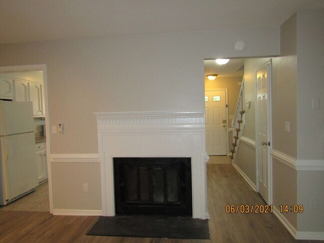 Building Photo - 17 Colonial Way