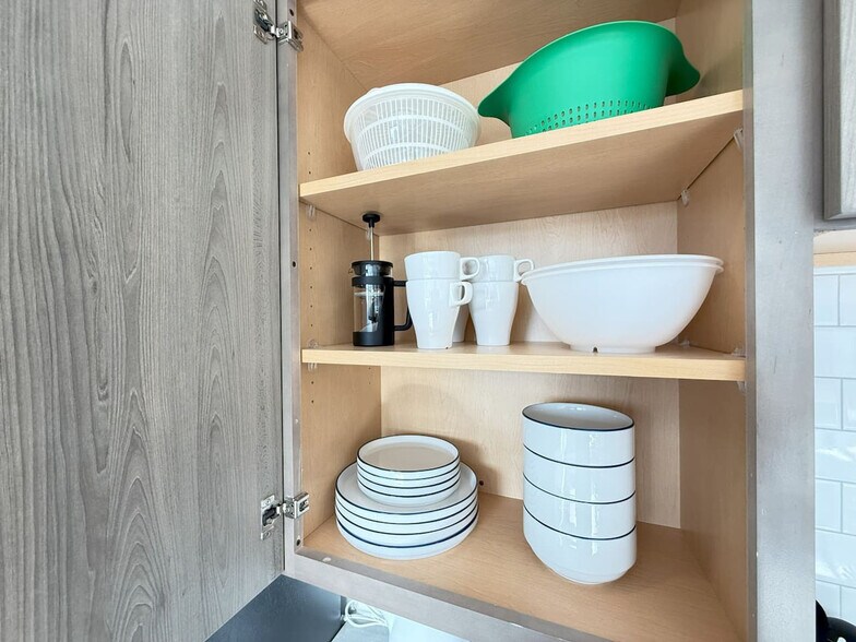 Building Photo - 501 N Perth St