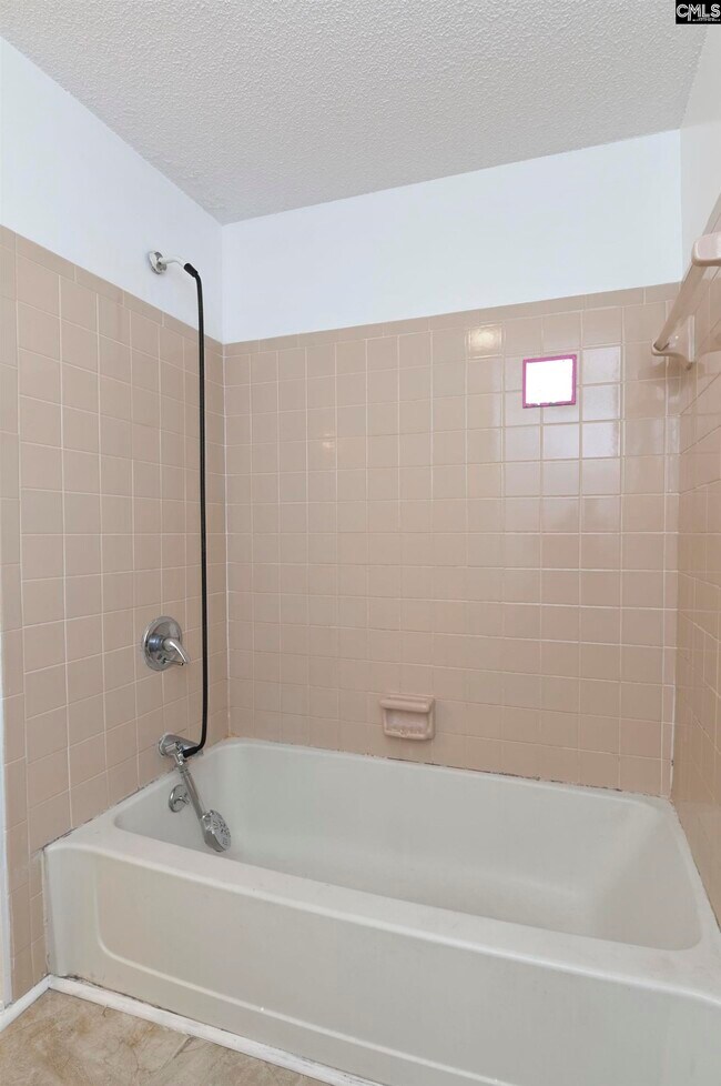 Building Photo - 220 N Donar Dr