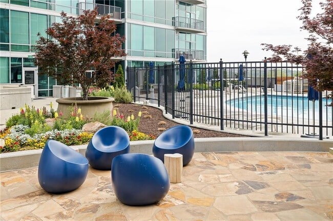 Building Photo - 943 Peachtree St NE