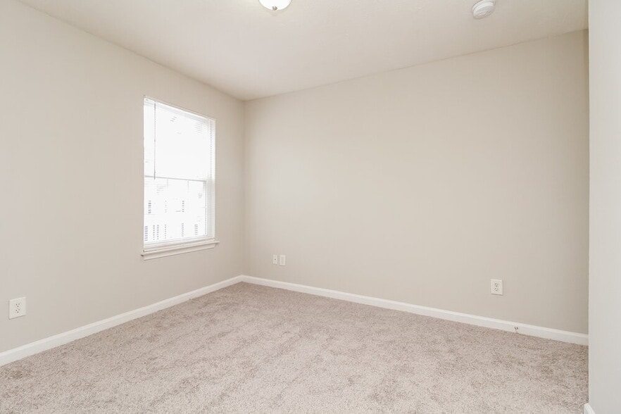 Building Photo - 8029 Logan Dr