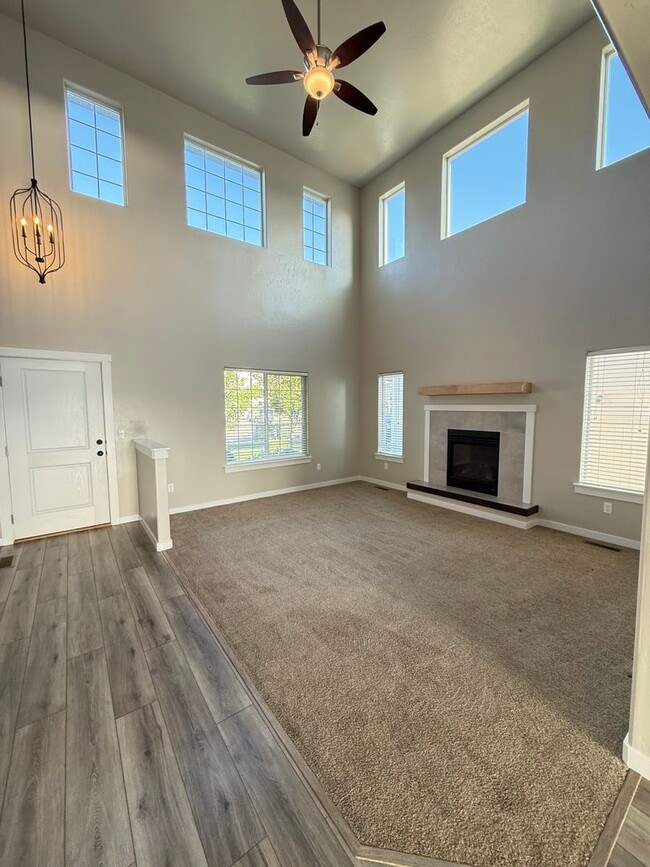 Building Photo - 4 Bedroom with 3 Car Garage in Meridian