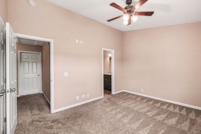 Building Photo - Charming Townhome near Percy Priest