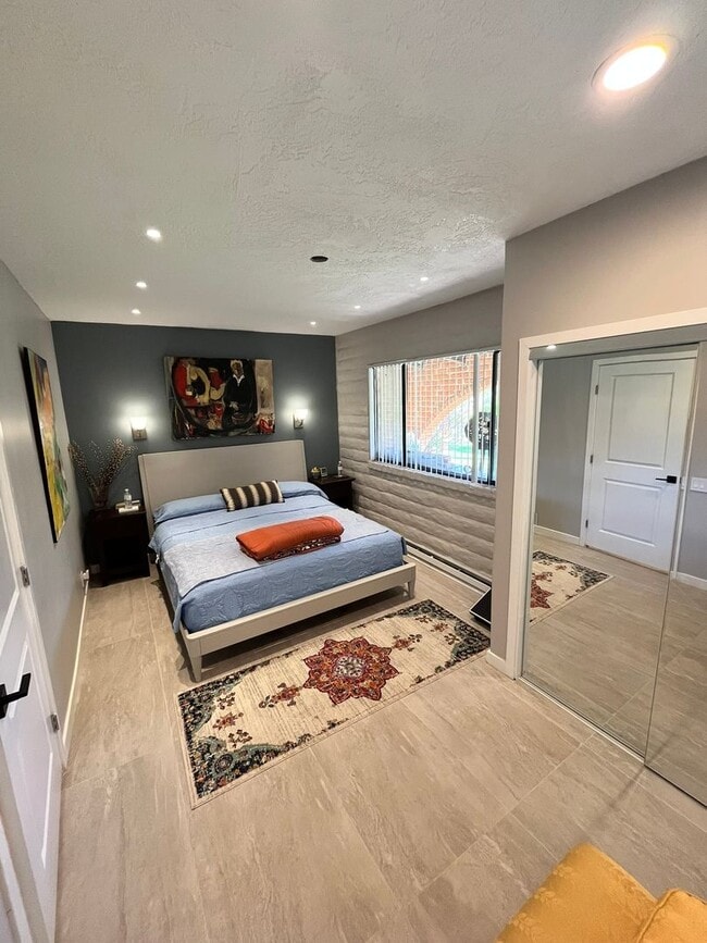 Building Photo - Fully Furnished 1-Bedroom, 1-Bathroom Unit...