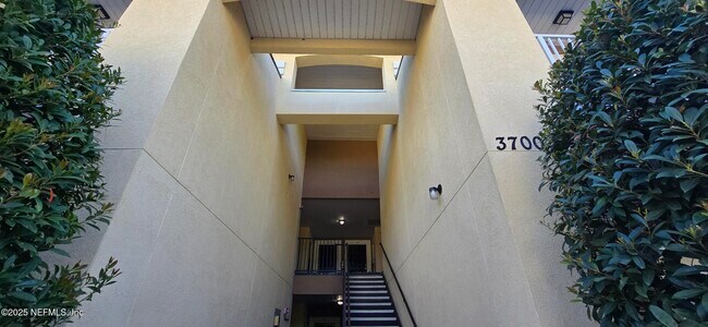 Building Photo - 3700 Kirkpatrick Cir