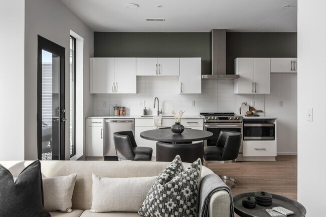 Building Photo - Stunning one bedroom unit in The Wedgewood section of town.