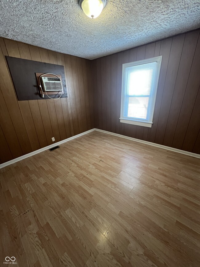 Building Photo - 918 N Kealing Ave