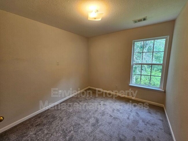 Building Photo - 393 Brookview Dr