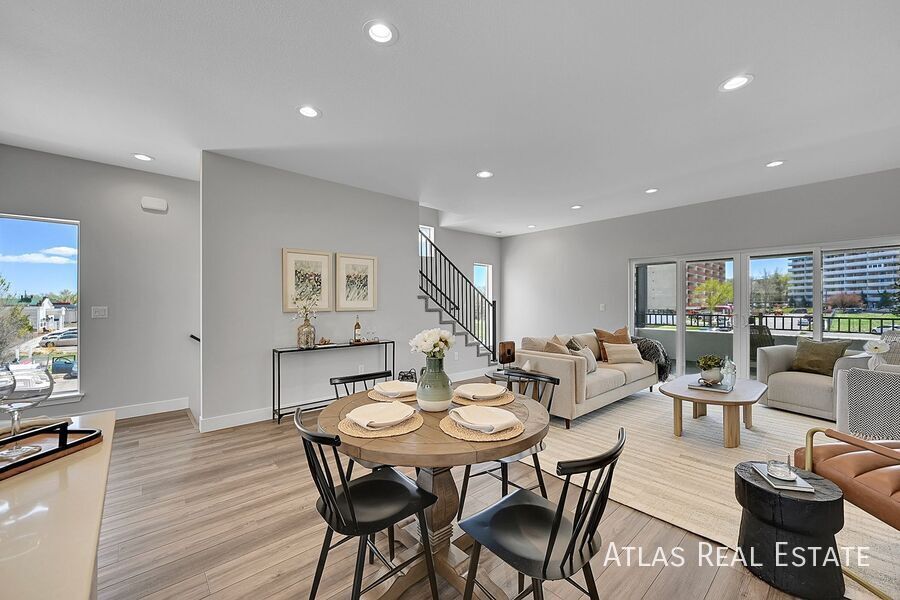 Building Photo - 889 Paget Pt