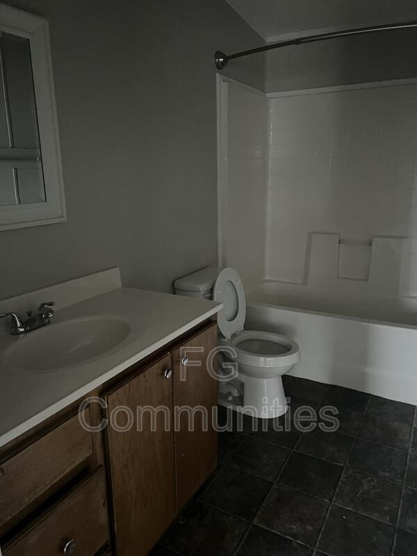 Building Photo - 1547 Race Path Church Rd