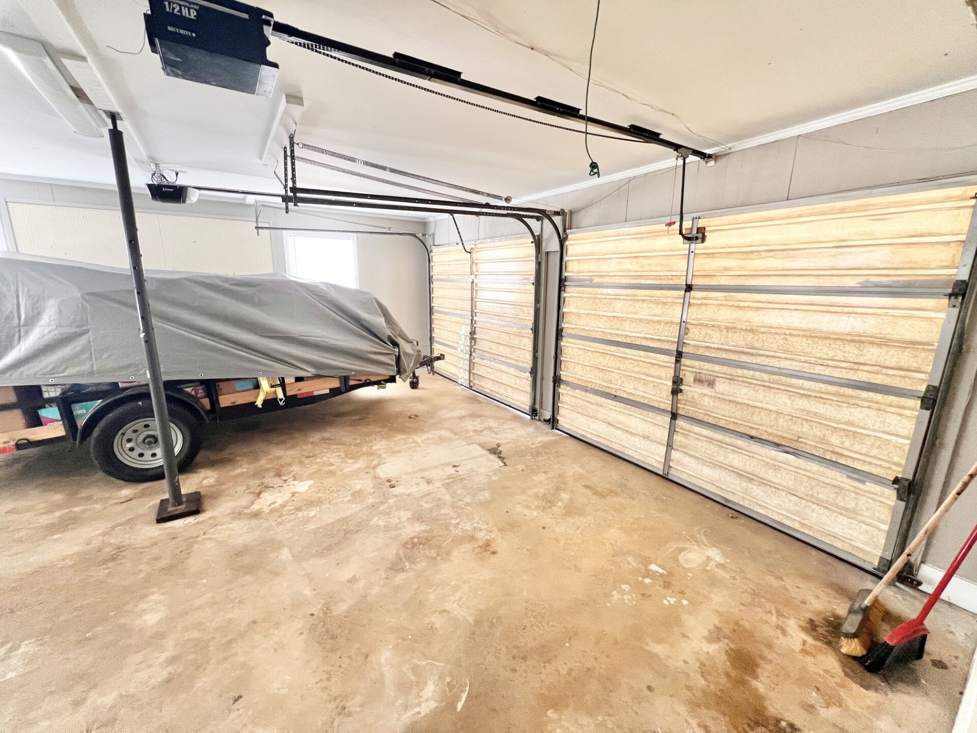 Building Photo - 925 Southgate Dr