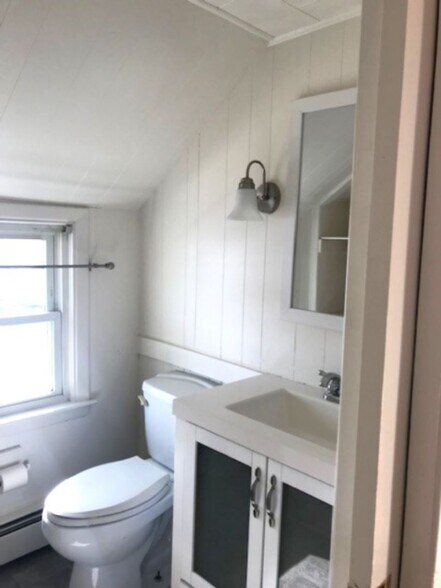 Building Photo - 2 Seminole St