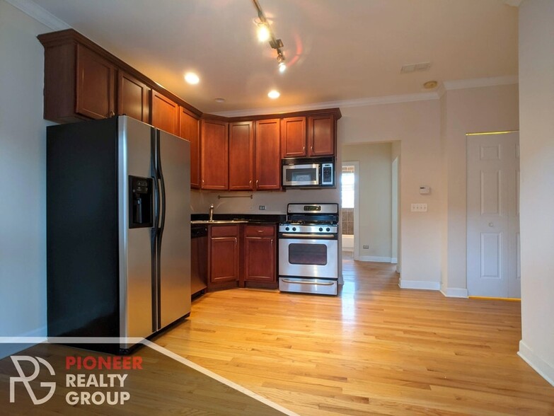 Primary Photo - 3250 N Clifton Ave