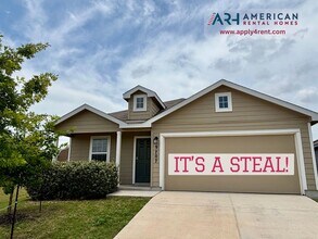 Building Photo - 4 BR / 2 BA - 1,667 SF in San Antonio - WA...