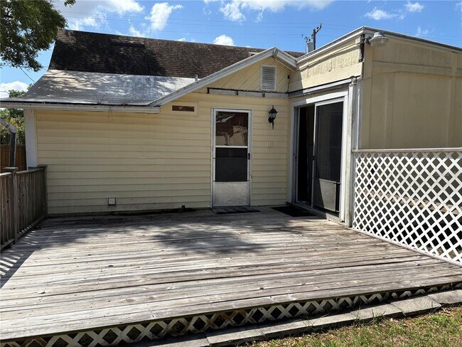 Building Photo - 128 2nd Ave SW