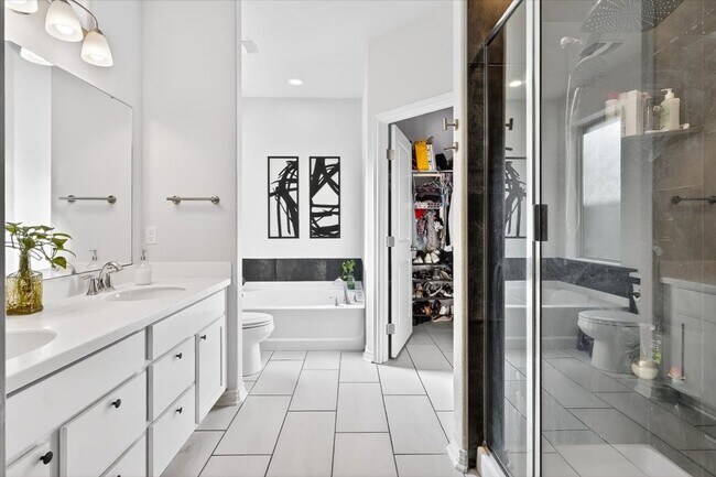 Building Photo - 2614 Vista del Sol