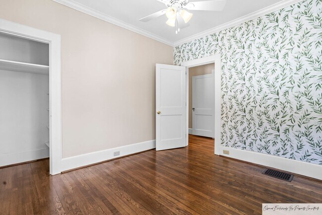 Building Photo - BEAUTIFUL ONE STORY BRICK HOME IN DOWNTOWN...