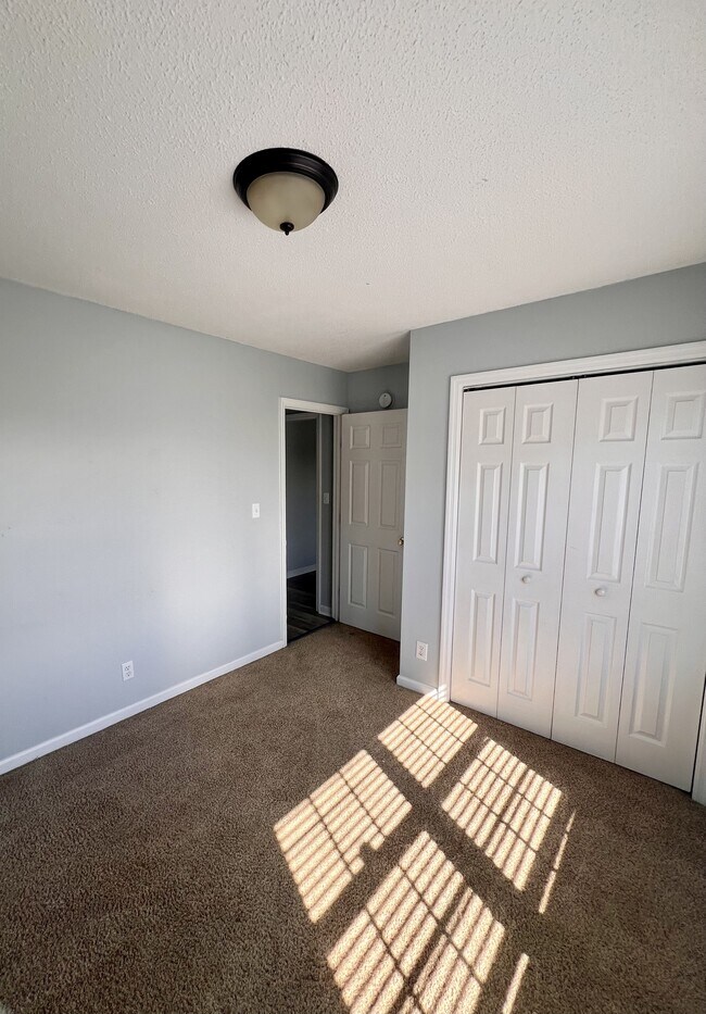 Building Photo - 105 Foxtrail Dr