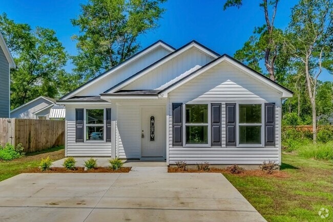 Building Photo - 18 Croatan St