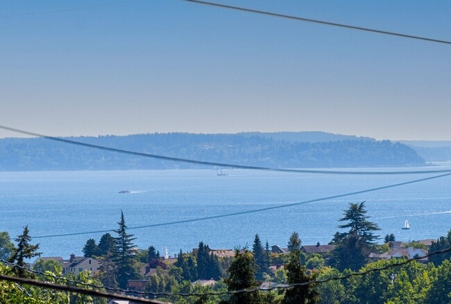 Building Photo - 3Bd/2.75Ba Seattle House