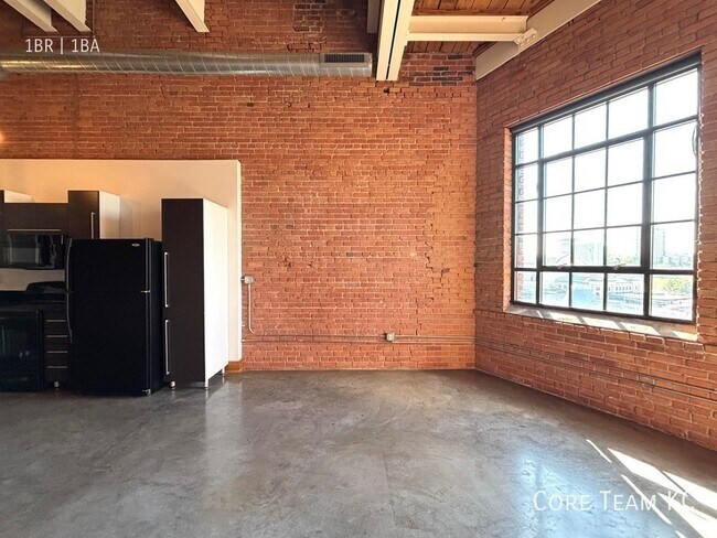 Building Photo - 382 W 22nd St