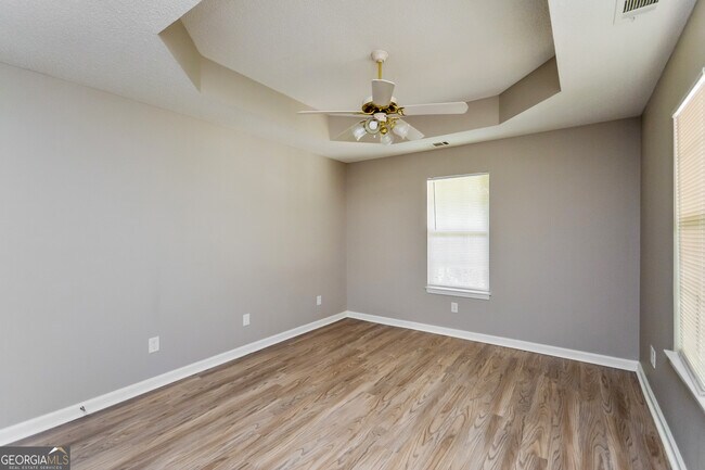Building Photo - 120 Lakefront Dr