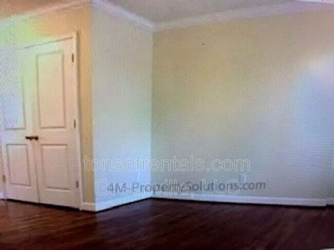 Building Photo - 303 B Dupont Dr