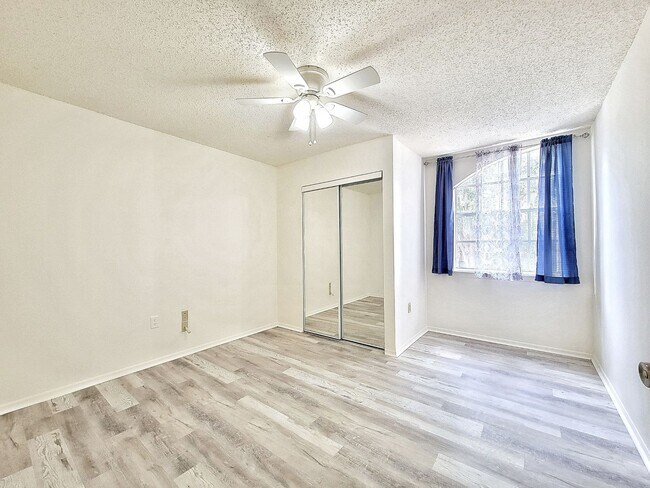 Building Photo - 3705 SW 27th St