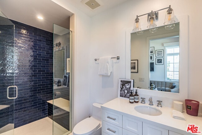 Building Photo - 6671 Dume Dr