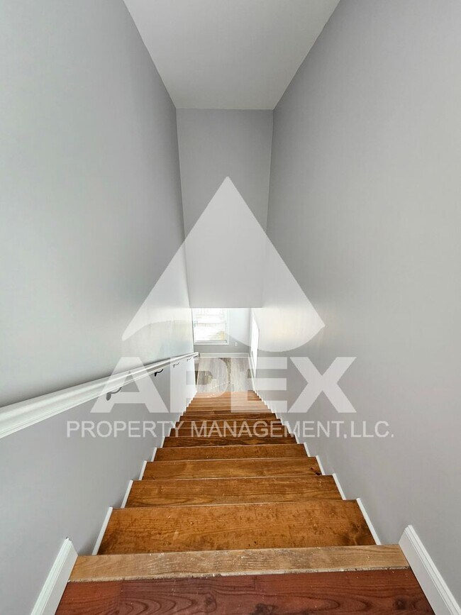 Building Photo - 3411/3413 Harvey Drive