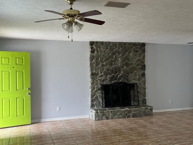 Building Photo - 6213 Sunset Ave