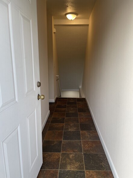 Enterence - 310 Galvin Rd N