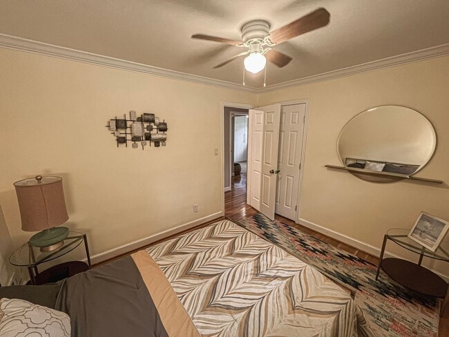 Building Photo - Sunny and Bright 4 Bedroom 3 Bath 2 Level ...