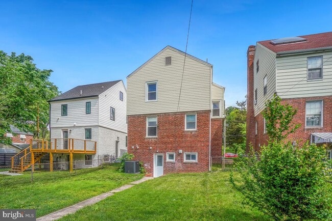 Building Photo - 2615 Otis St NE