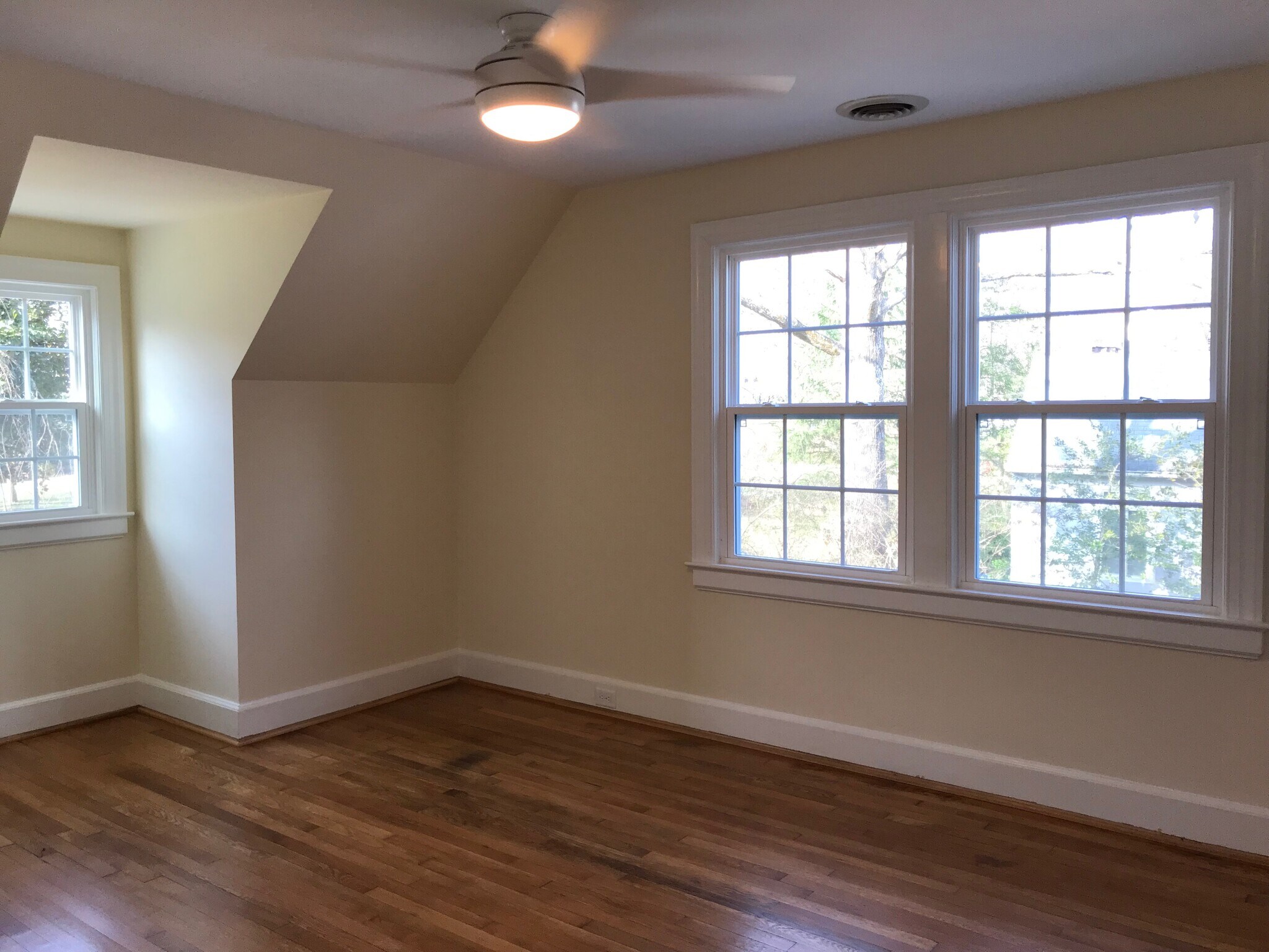 Northern bedroom - 131 Rosedale Cir