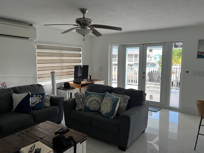 Building Photo - 27346 Martinique Ln