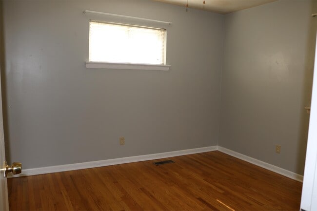 Building Photo - 1115 Cranbrook Dr