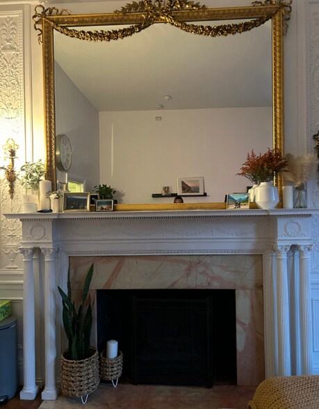 Building Photo - 464 Beacon St