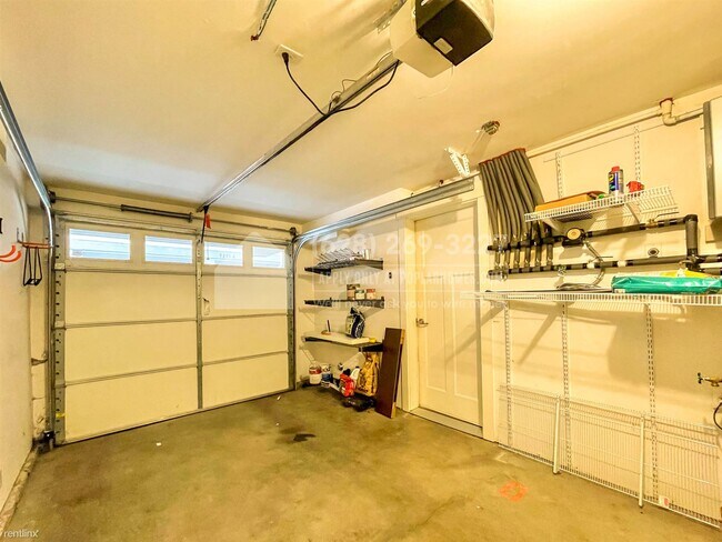 Building Photo - 3 br, 2.5 bath Townhome - 9209 Interlake A...