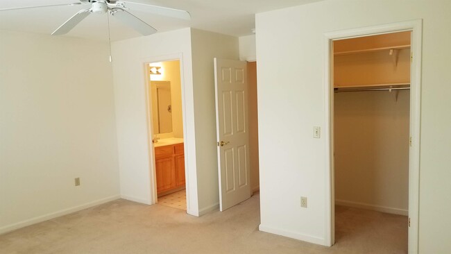 Building Photo - 106 Oriole Ct