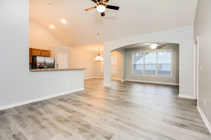 Building Photo - 4709 Farm Lake Dr